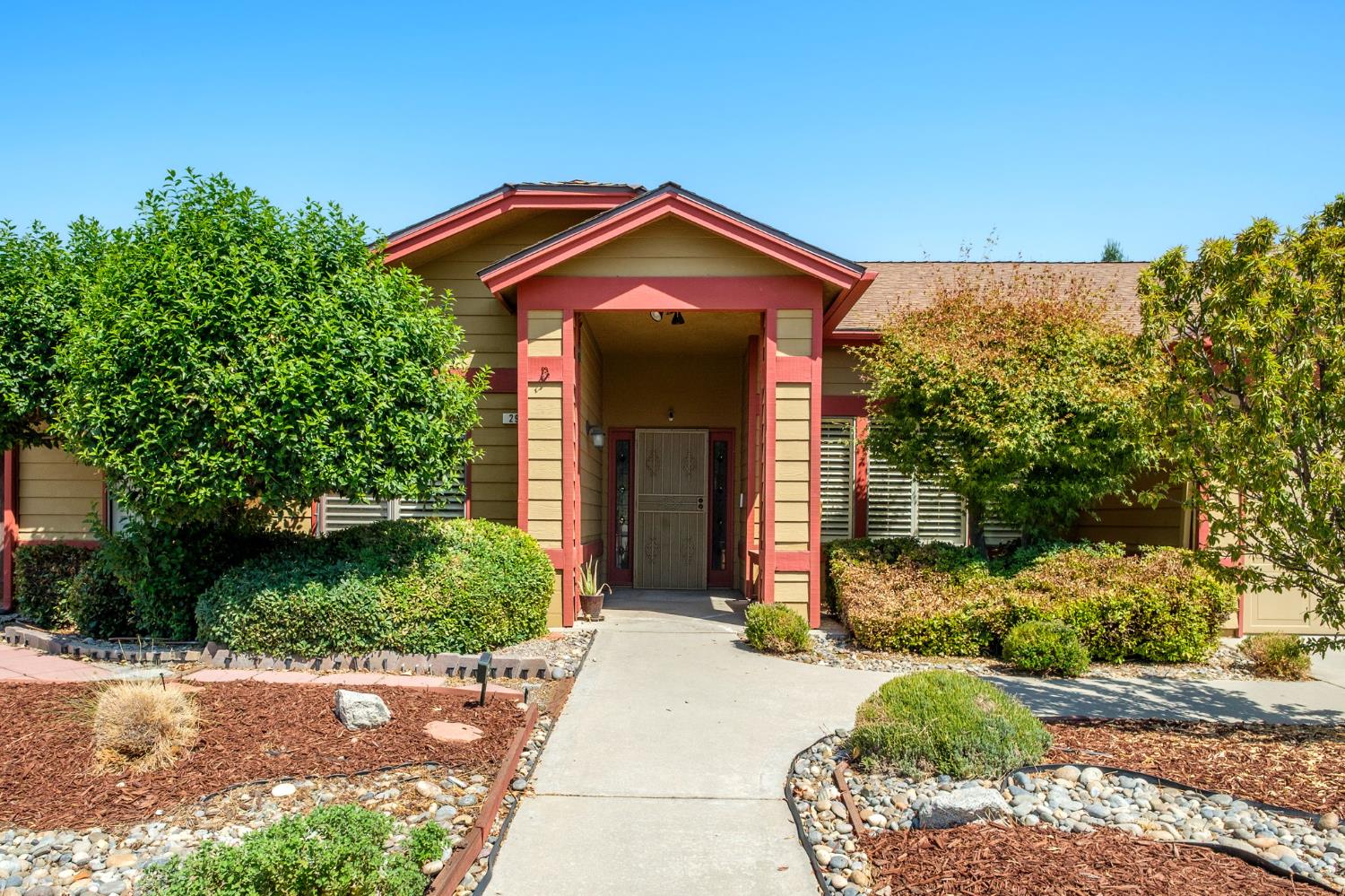 295 W Paul Ave, Clovis, CA 93612