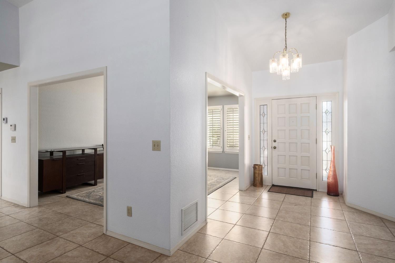 295 W Paul Ave, Clovis, CA 93612