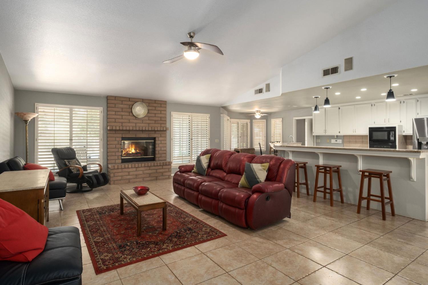 295 W Paul Ave, Clovis, CA 93612