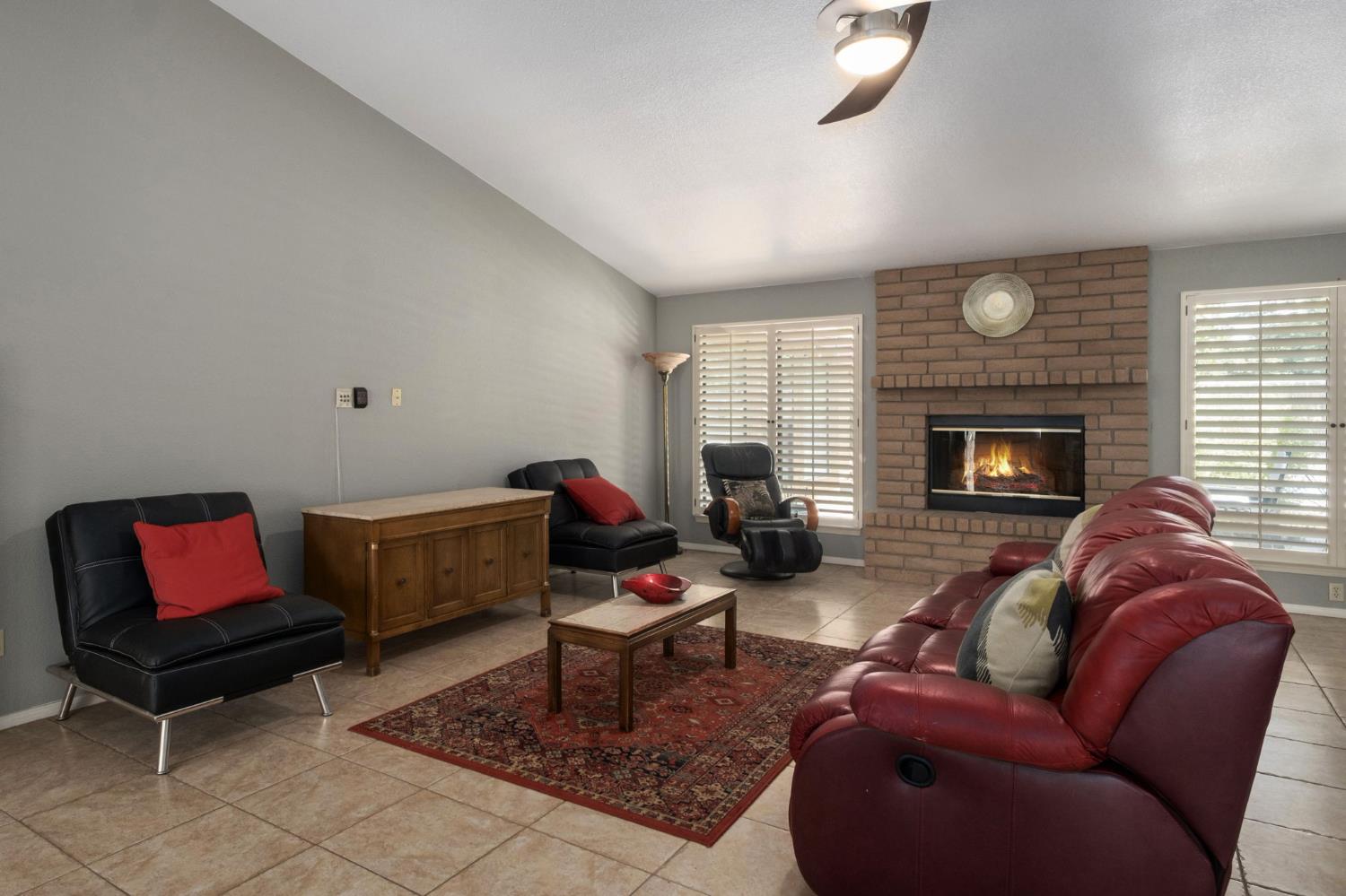 295 W Paul Ave, Clovis, CA 93612