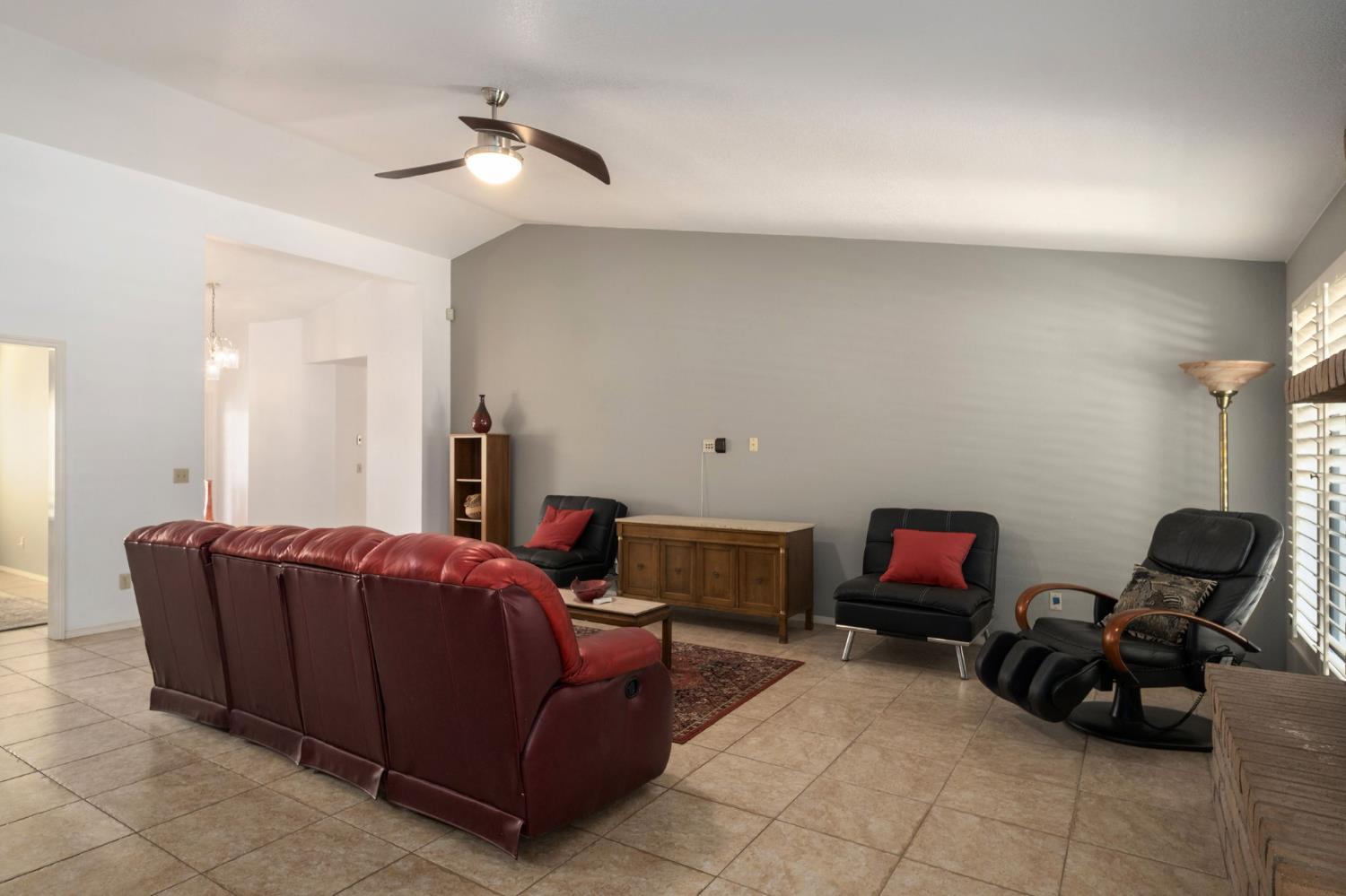 295 W Paul Ave, Clovis, CA 93612