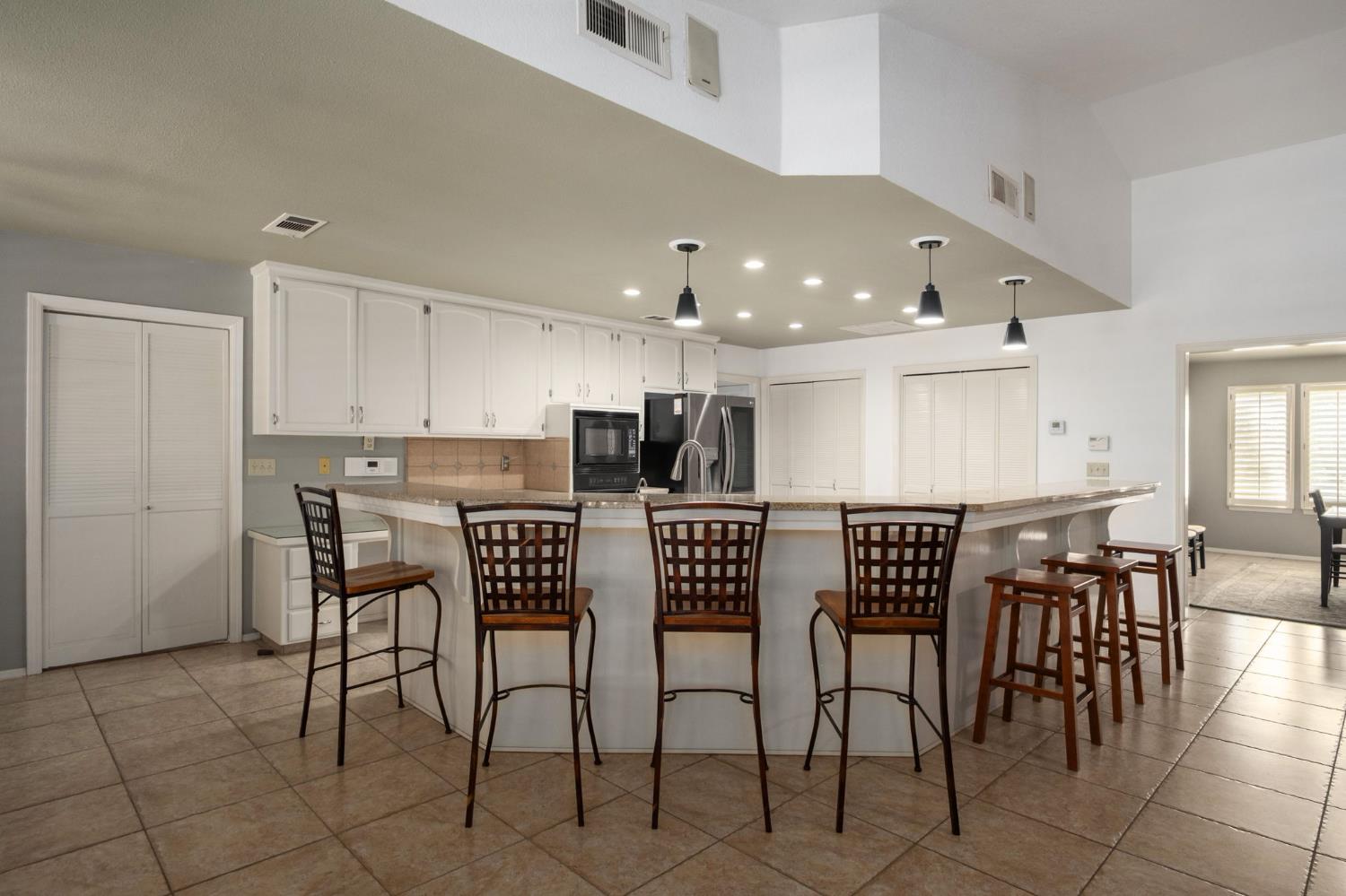 295 W Paul Ave, Clovis, CA 93612