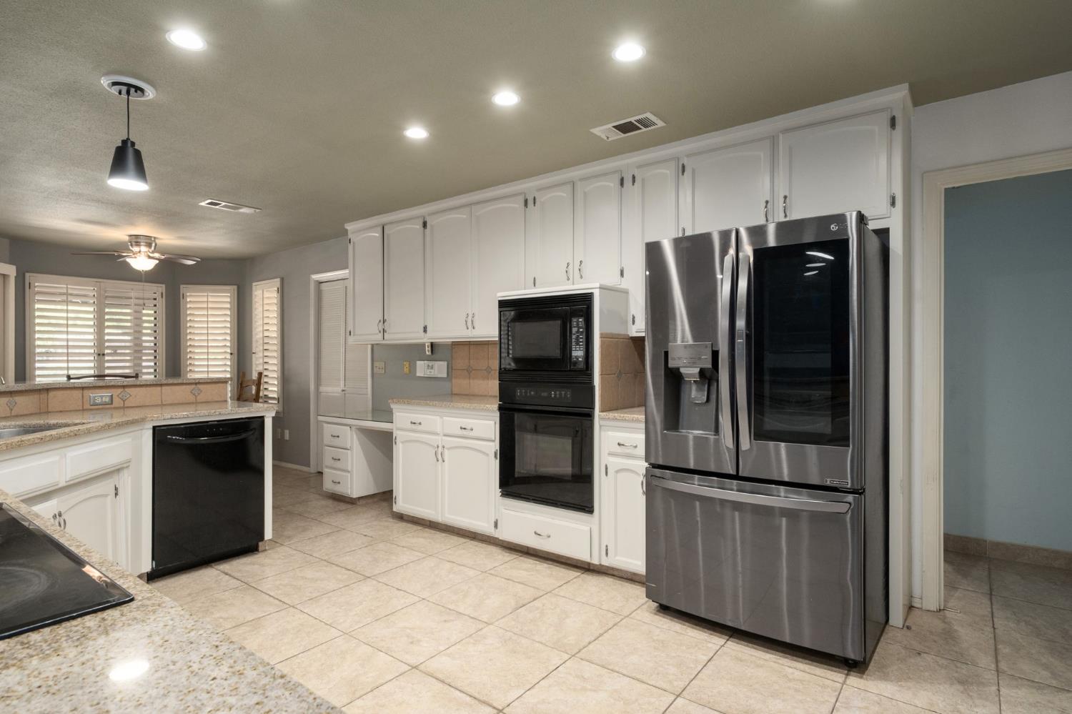 295 W Paul Ave, Clovis, CA 93612