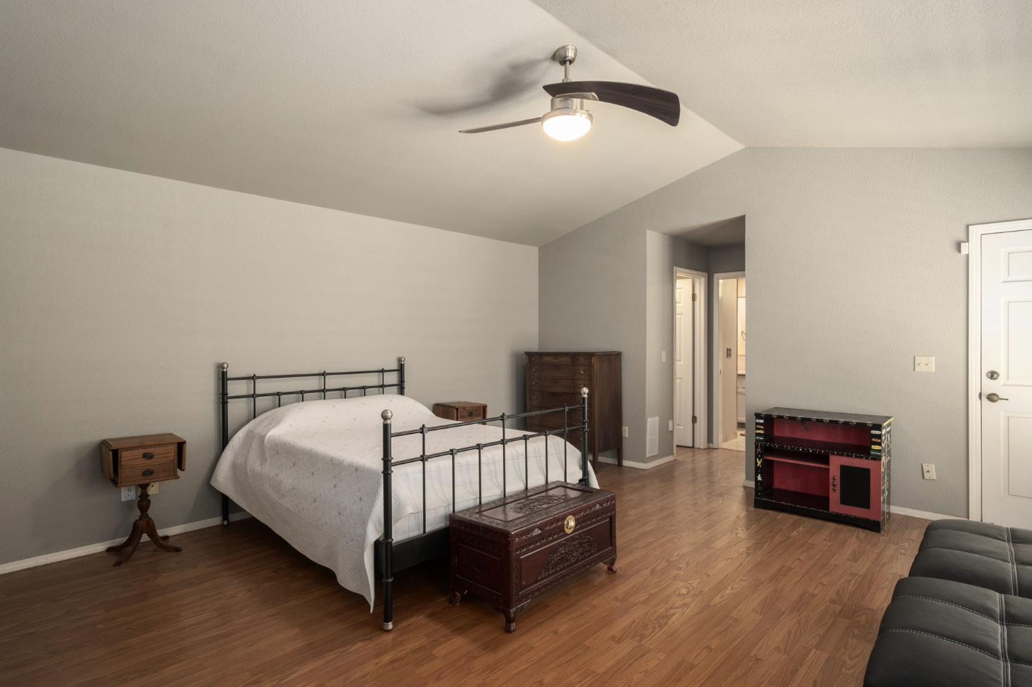 295 W Paul Ave, Clovis, CA 93612