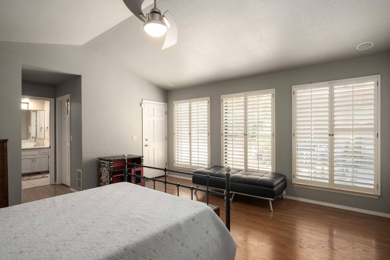 295 W Paul Ave, Clovis, CA 93612