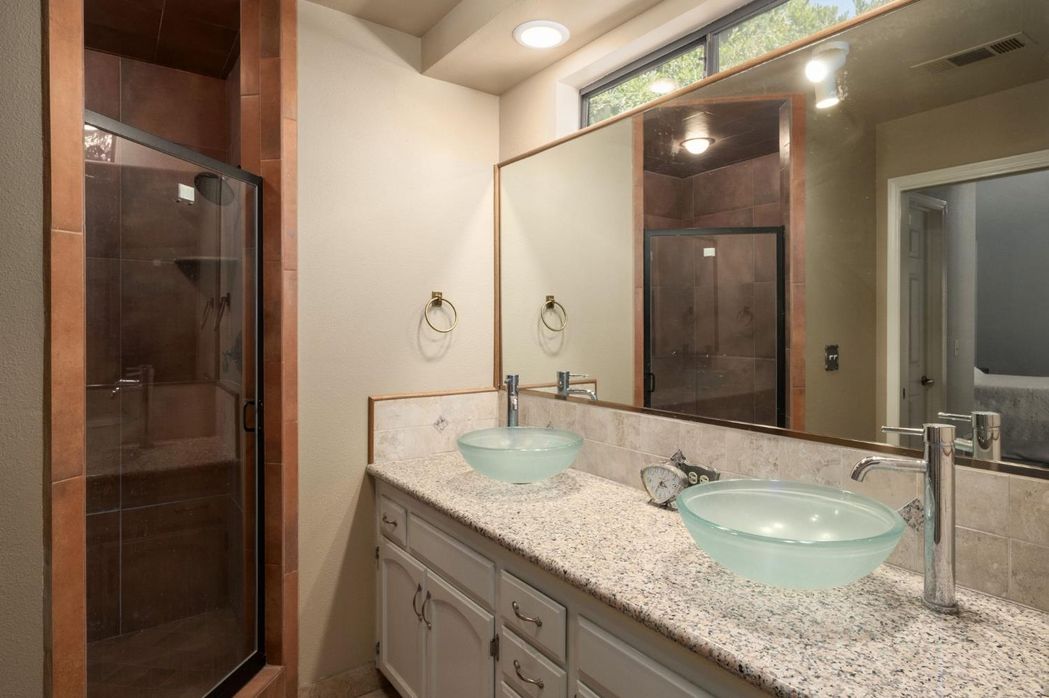 295 W Paul Ave, Clovis, CA 93612