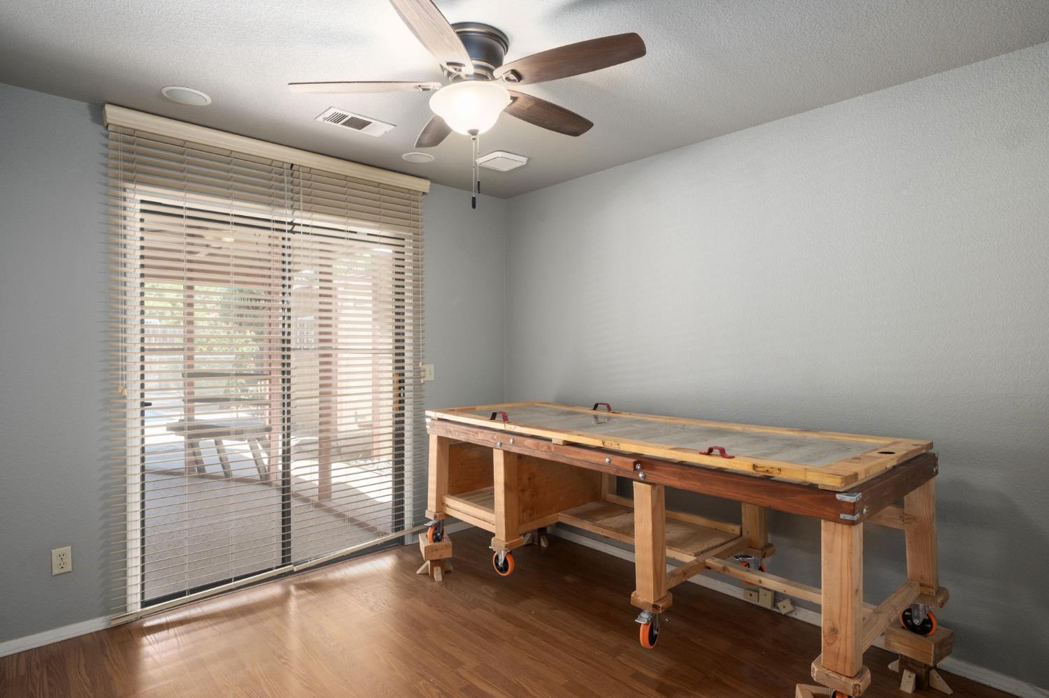 295 W Paul Ave, Clovis, CA 93612