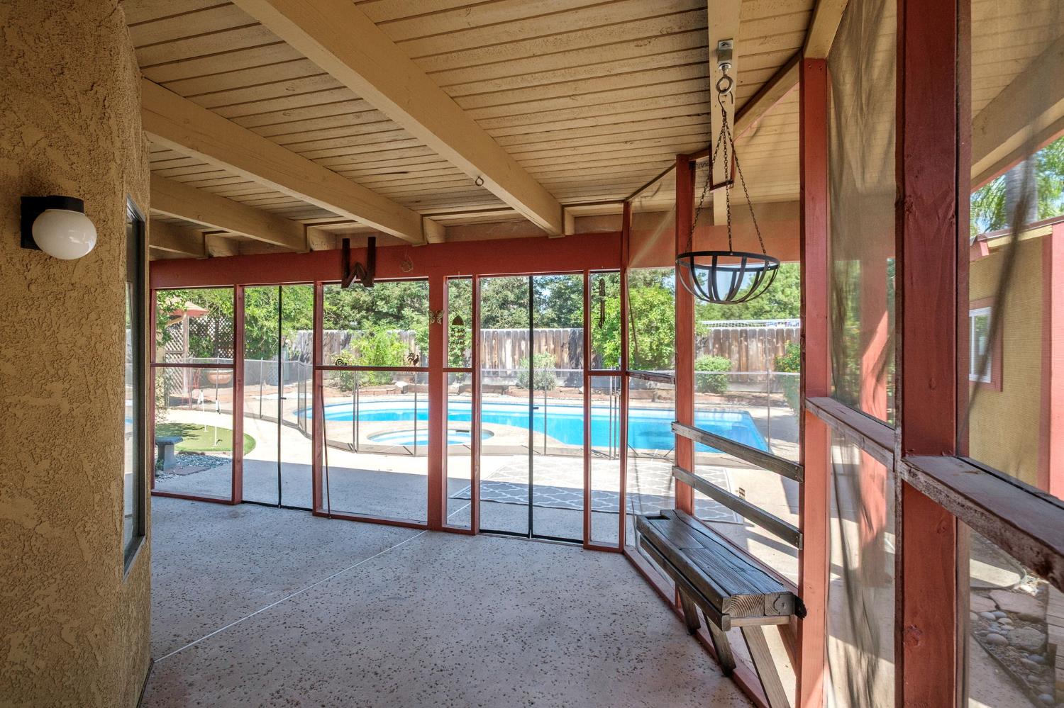 295 W Paul Ave, Clovis, CA 93612