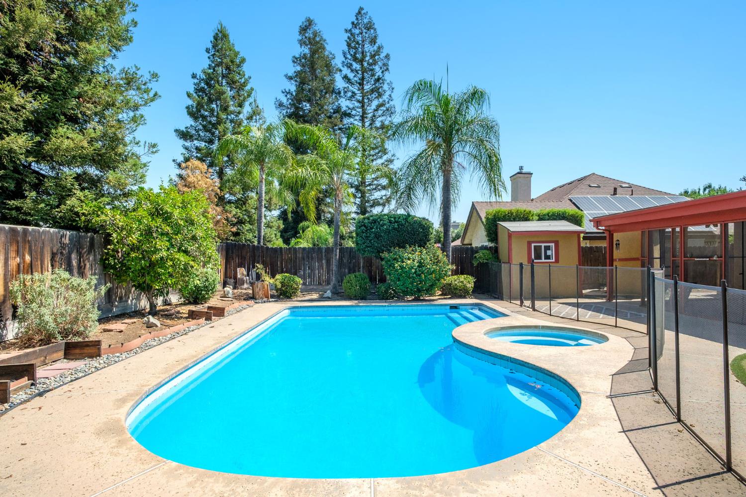 295 W Paul Ave, Clovis, CA 93612