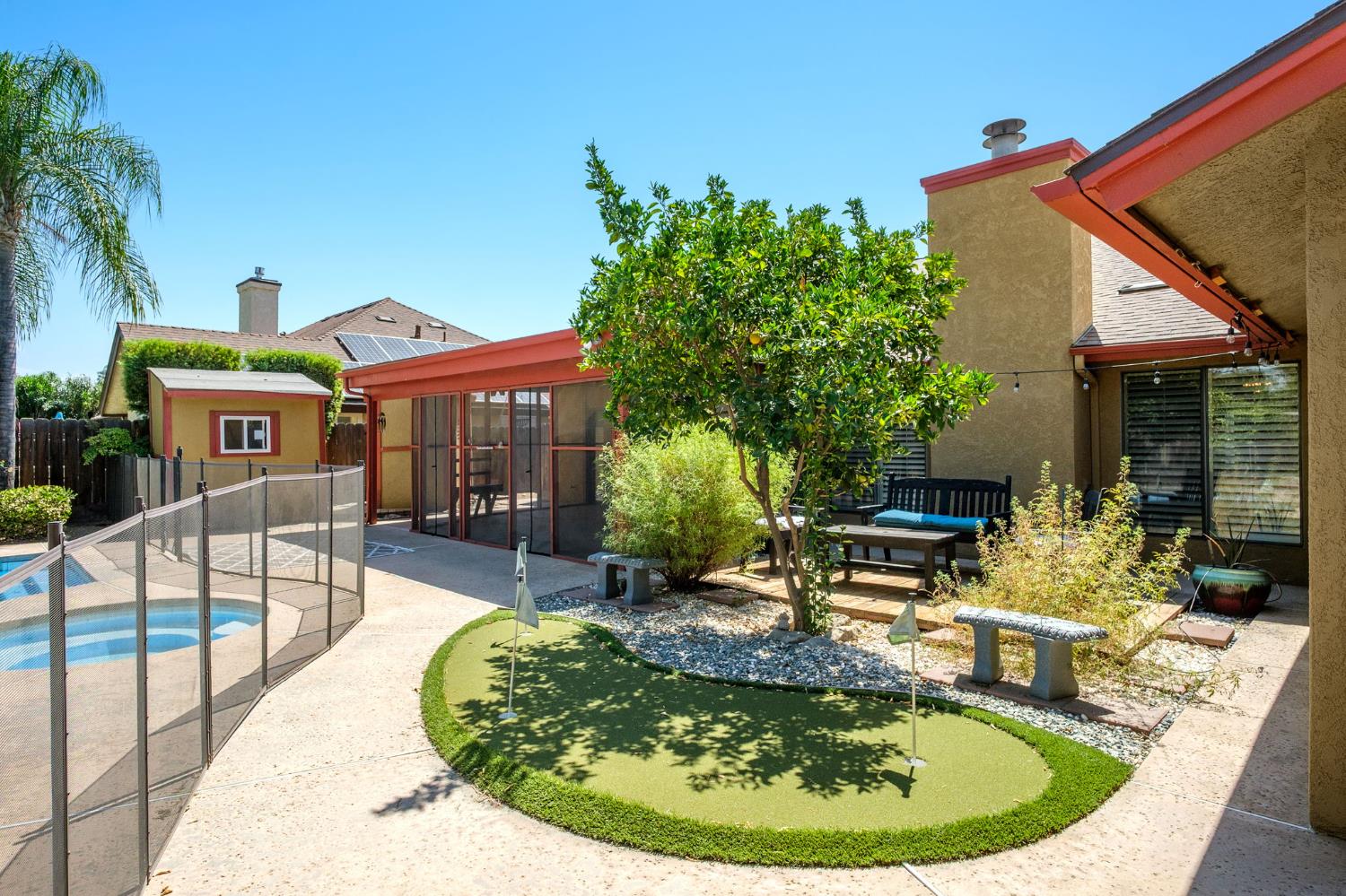 295 W Paul Ave, Clovis, CA 93612