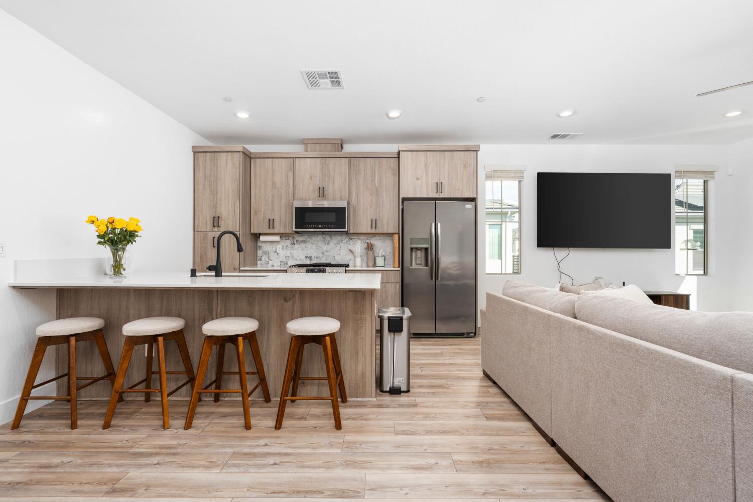 480 W Balsam Ln, Clovis, CA 93611