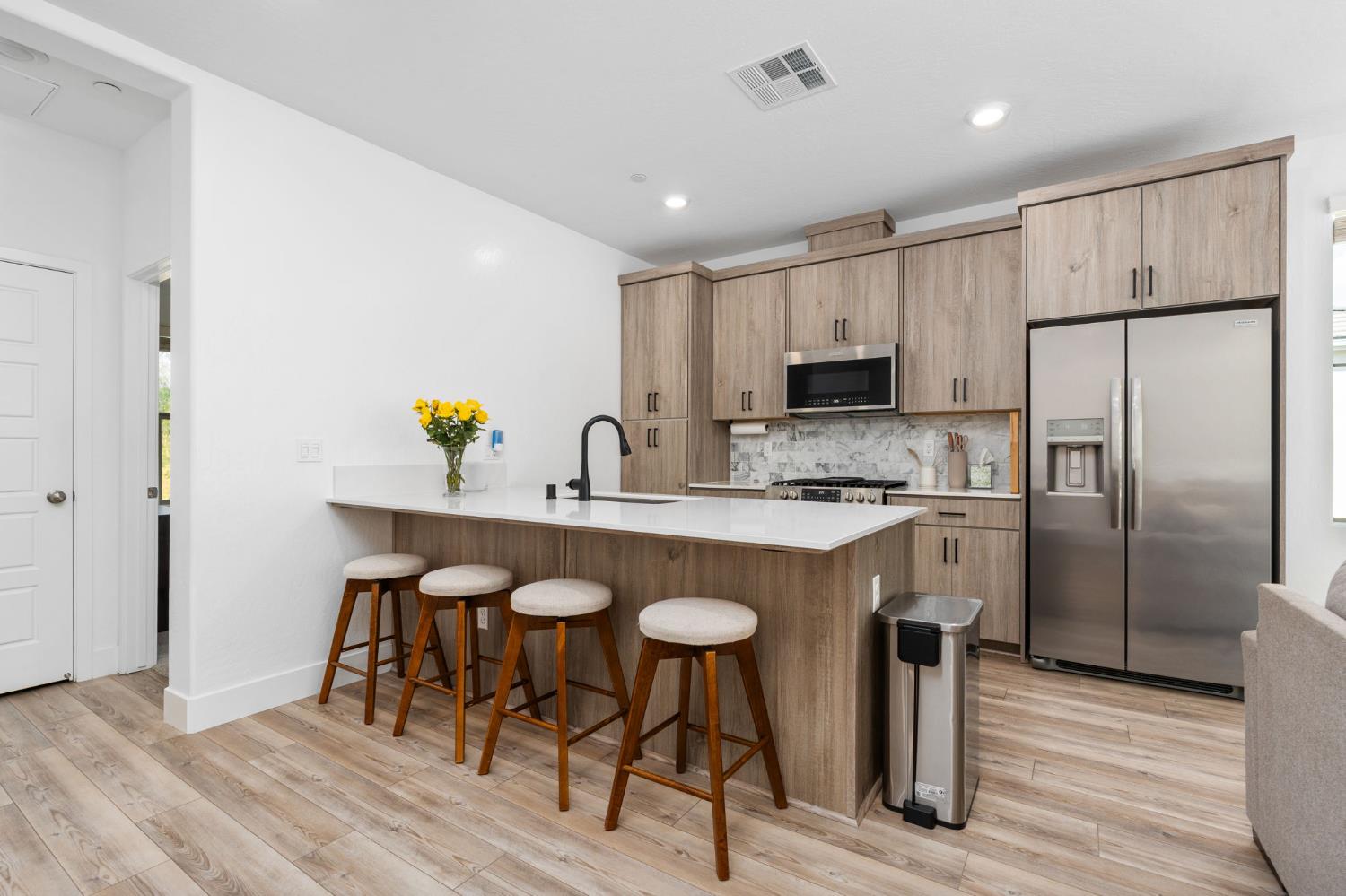 480 W Balsam Ln, Clovis, CA 93611