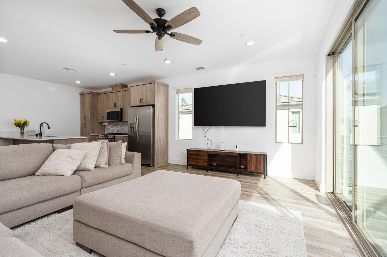 480 W Balsam Ln, Clovis, CA 93611