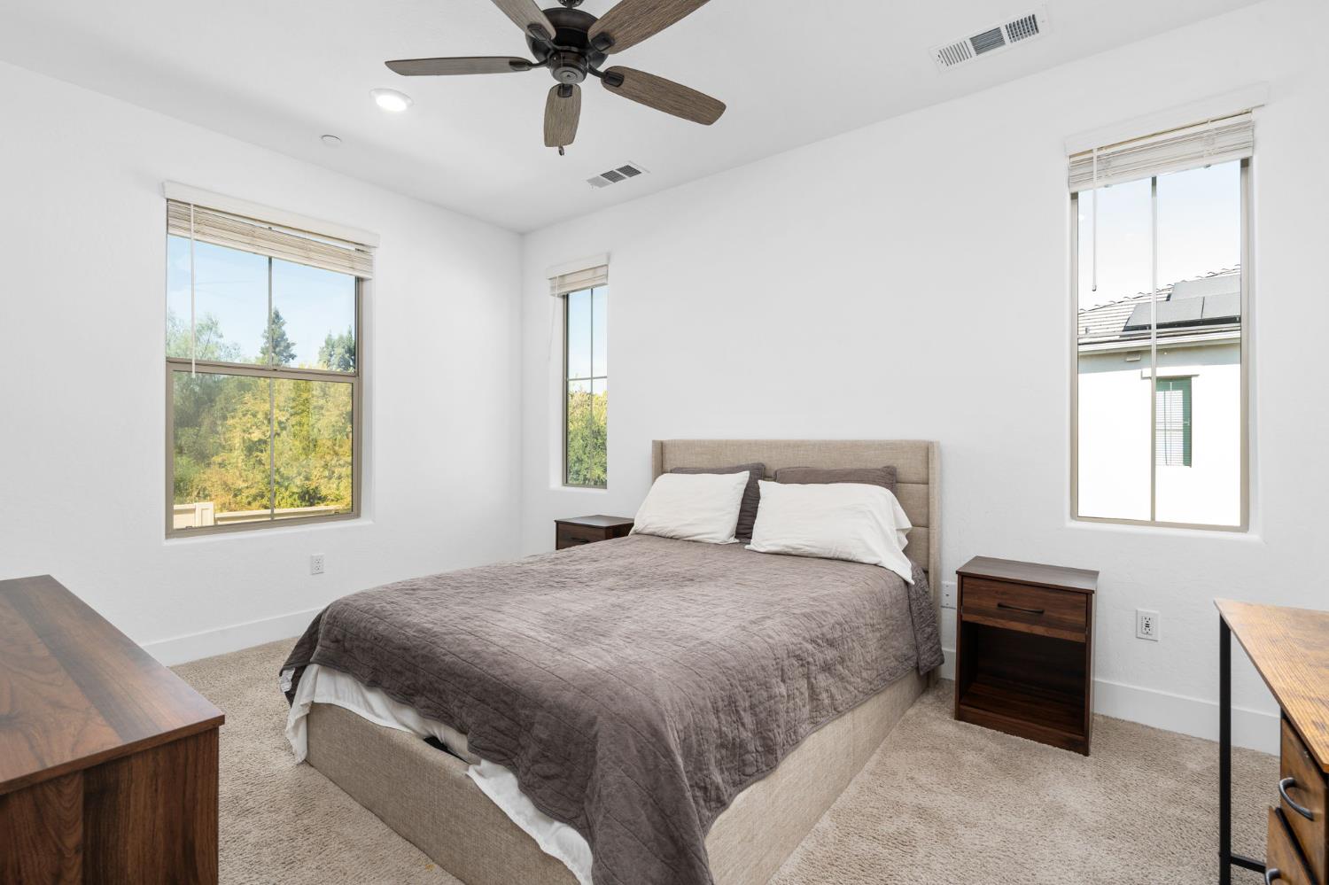 480 W Balsam Ln, Clovis, CA 93611