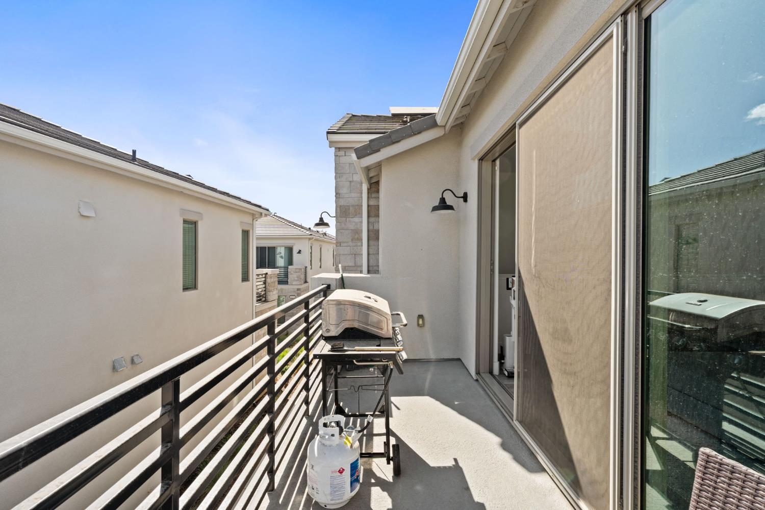 480 W Balsam Ln, Clovis, CA 93611