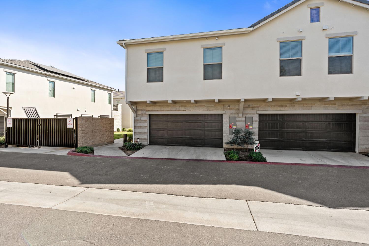 480 W Balsam Ln, Clovis, CA 93611