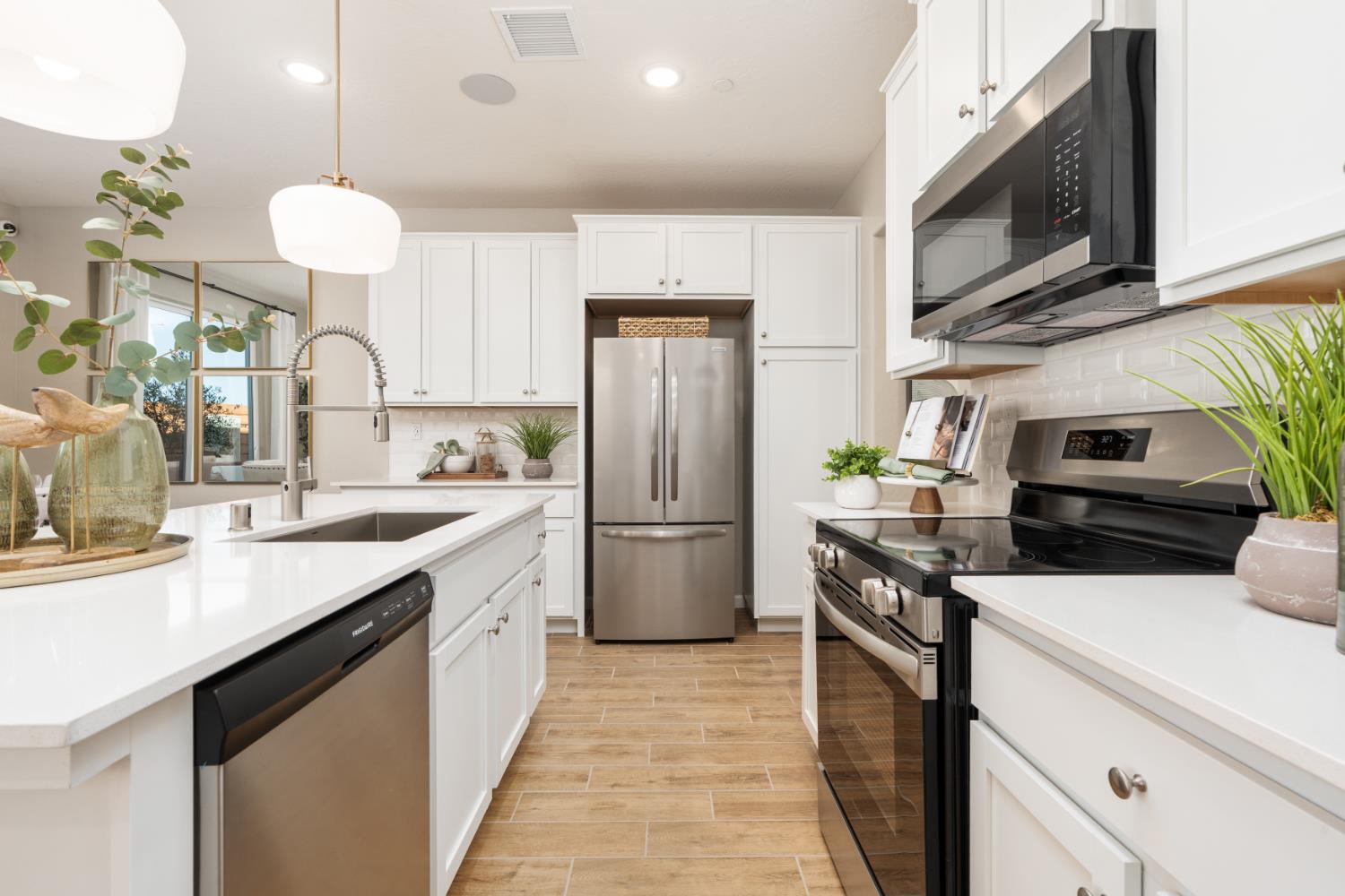 1539 Pioneer Ln, Clovis, CA 93619