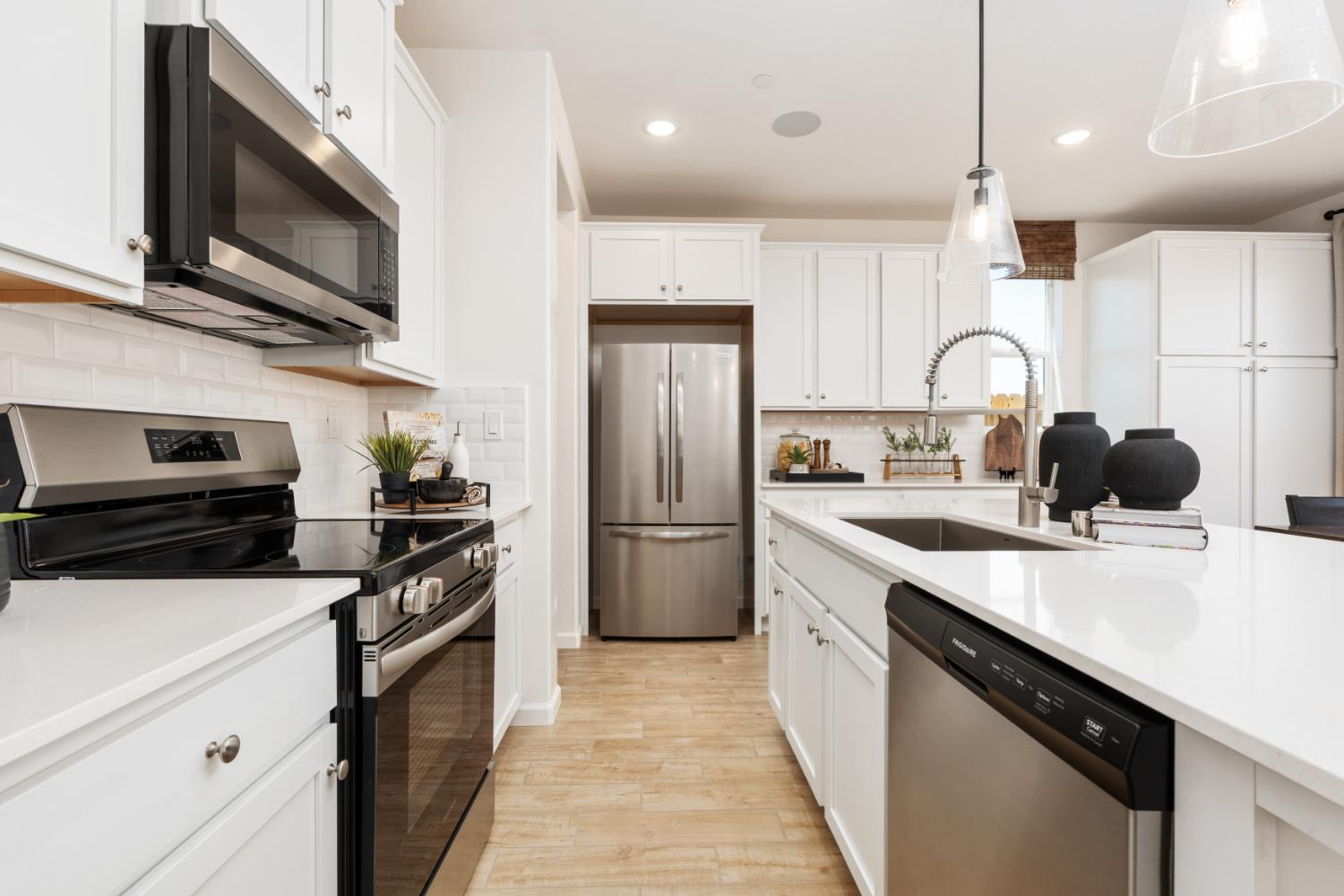 1473 Pioneer Ln, Clovis, CA 93619
