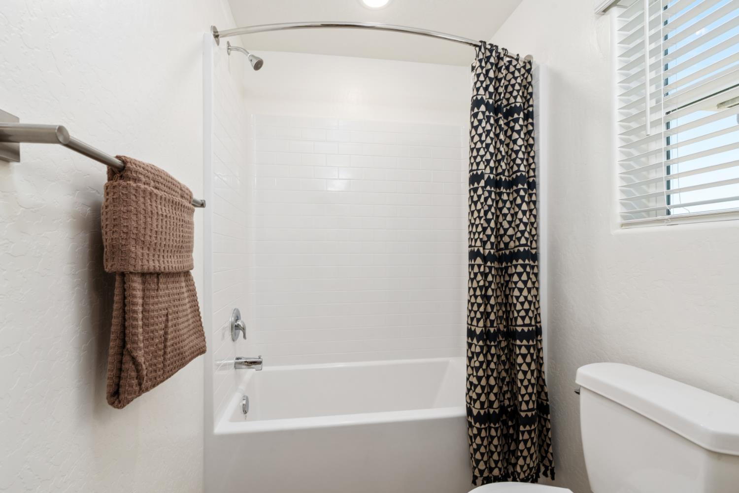 1473 Pioneer Ln, Clovis, CA 93619