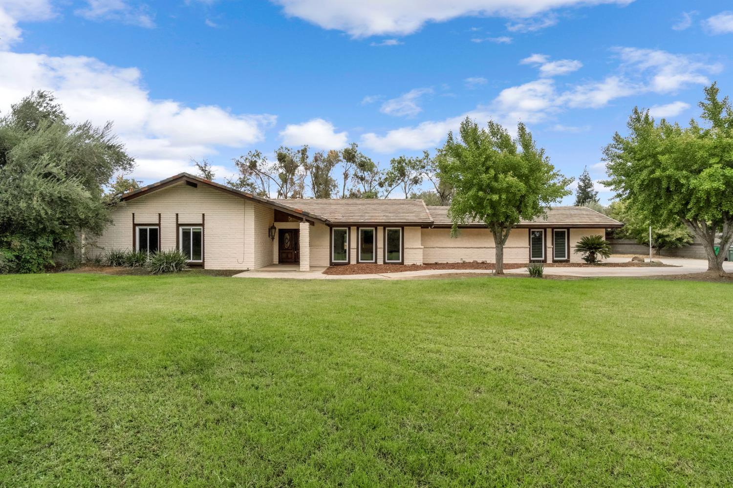 9321 E Bullard Ave, Clovis, CA 93619