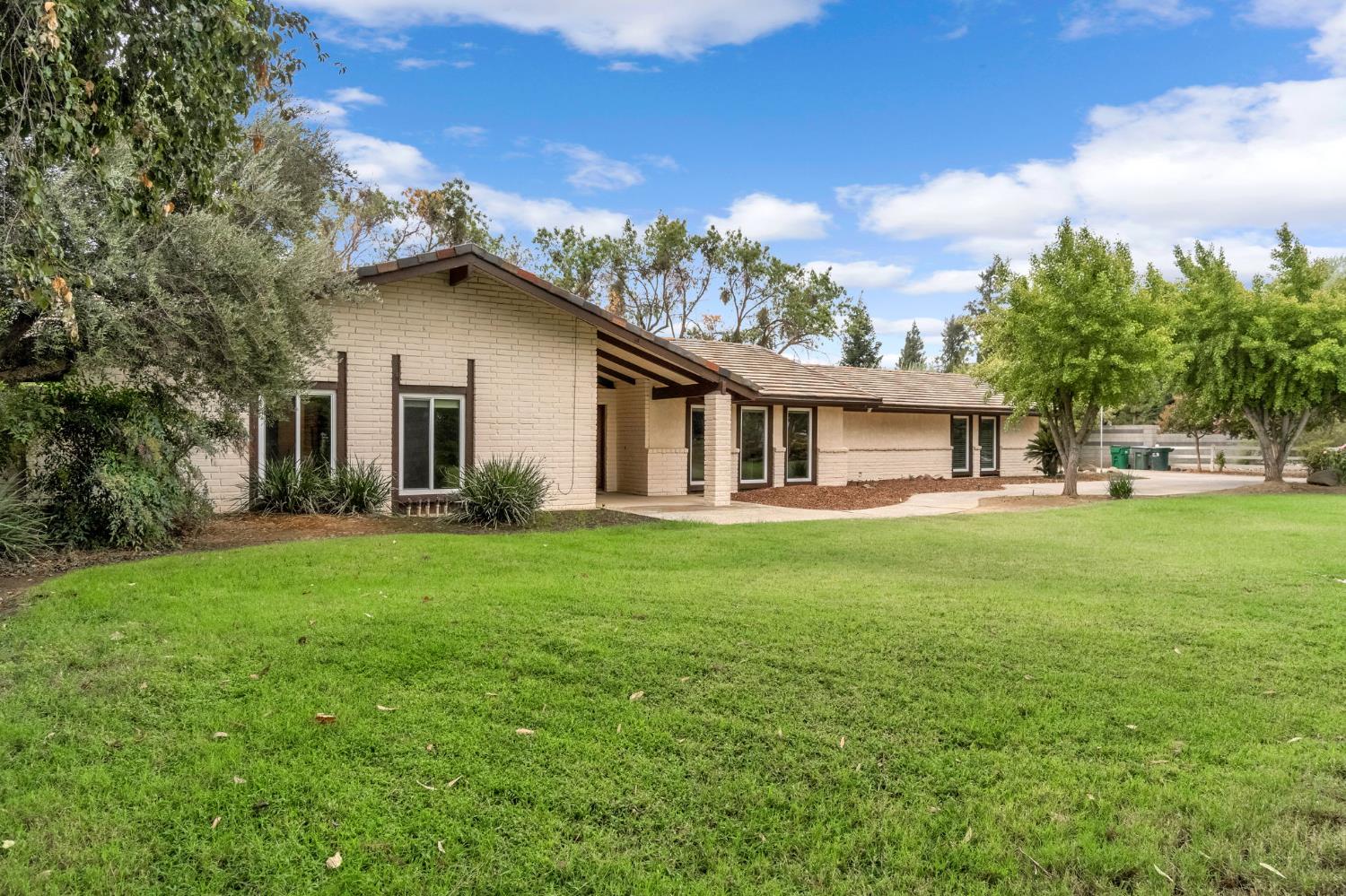 9321 E Bullard Ave, Clovis, CA 93619
