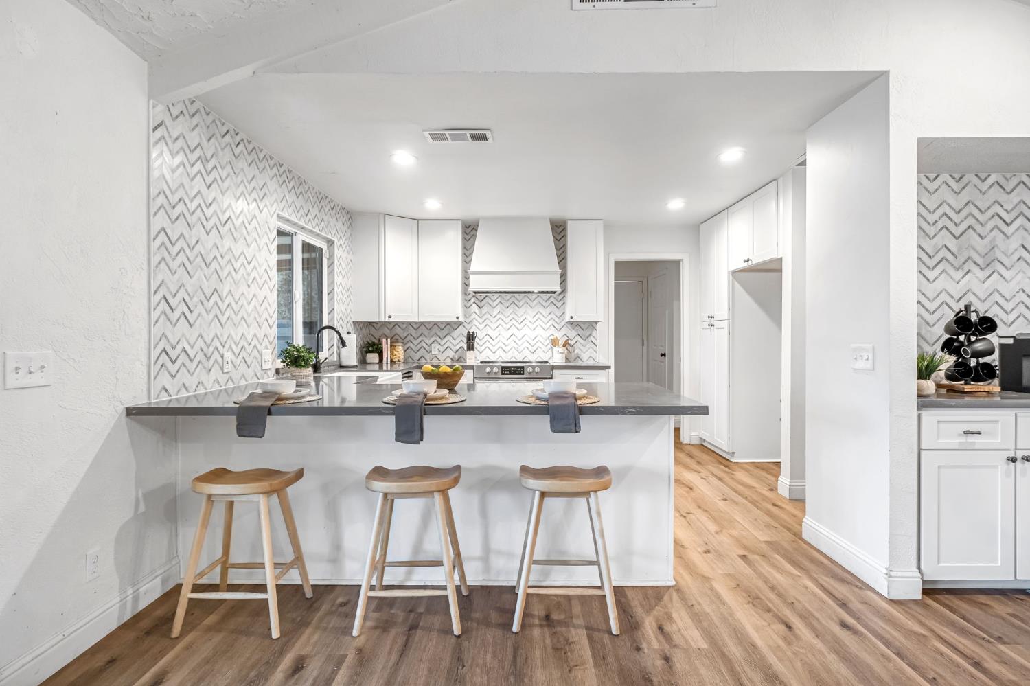 9321 E Bullard Ave, Clovis, CA 93619