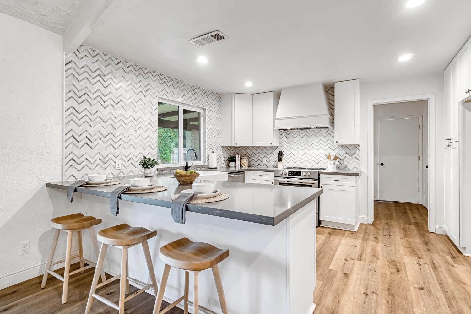 9321 E Bullard Ave, Clovis, CA 93619