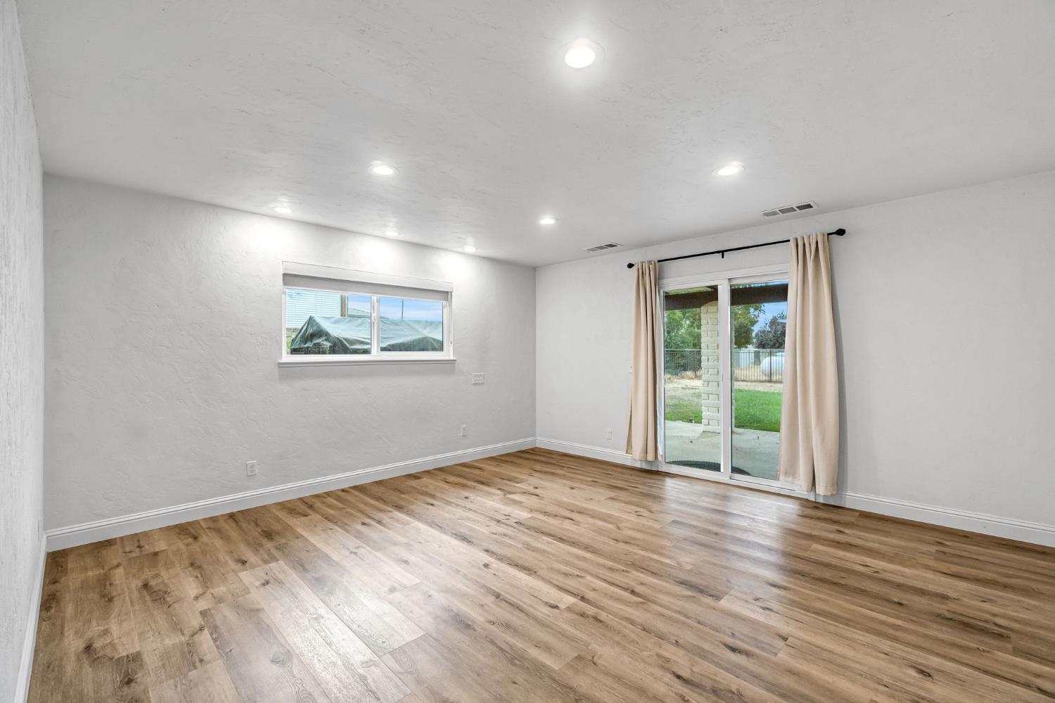 9321 E Bullard Ave, Clovis, CA 93619