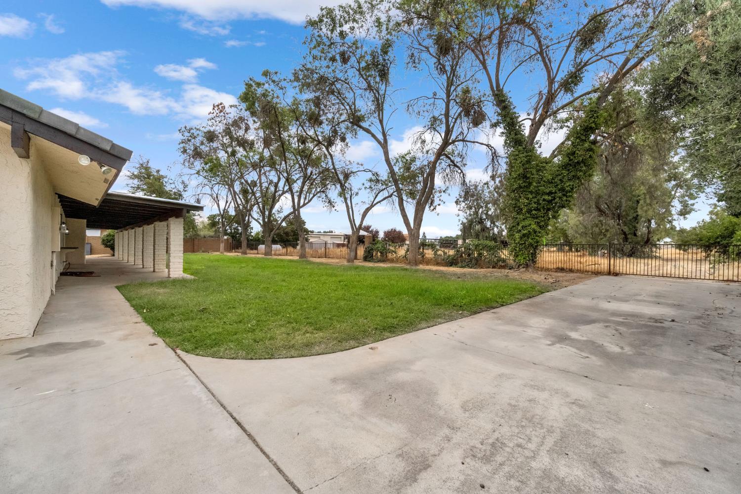 9321 E Bullard Ave, Clovis, CA 93619