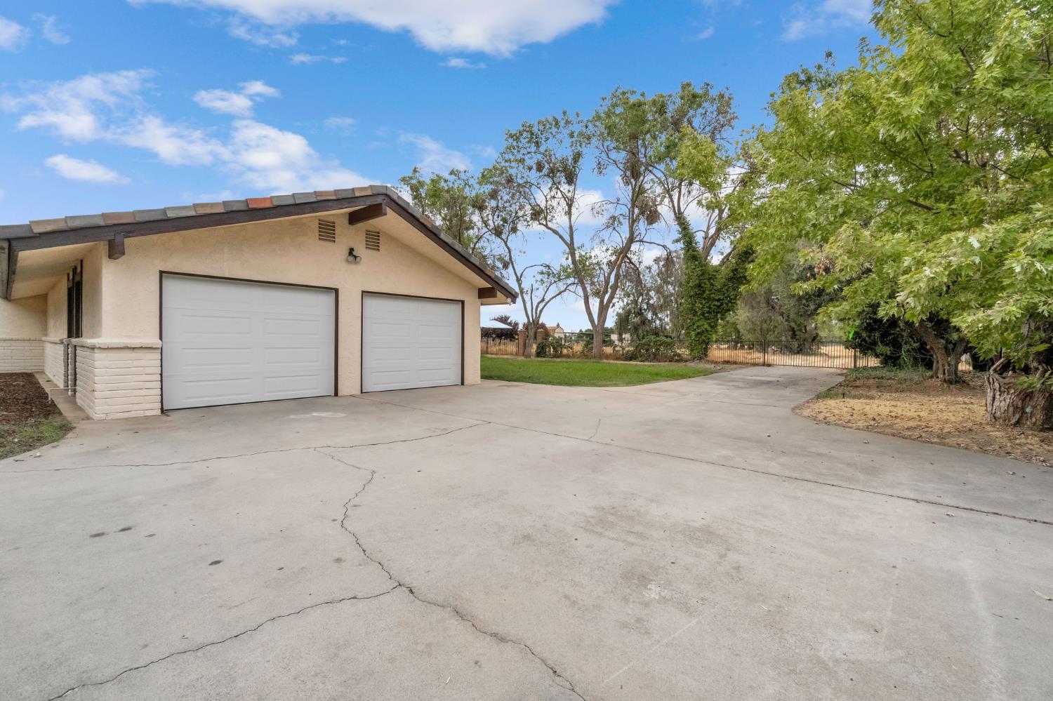 9321 E Bullard Ave, Clovis, CA 93619