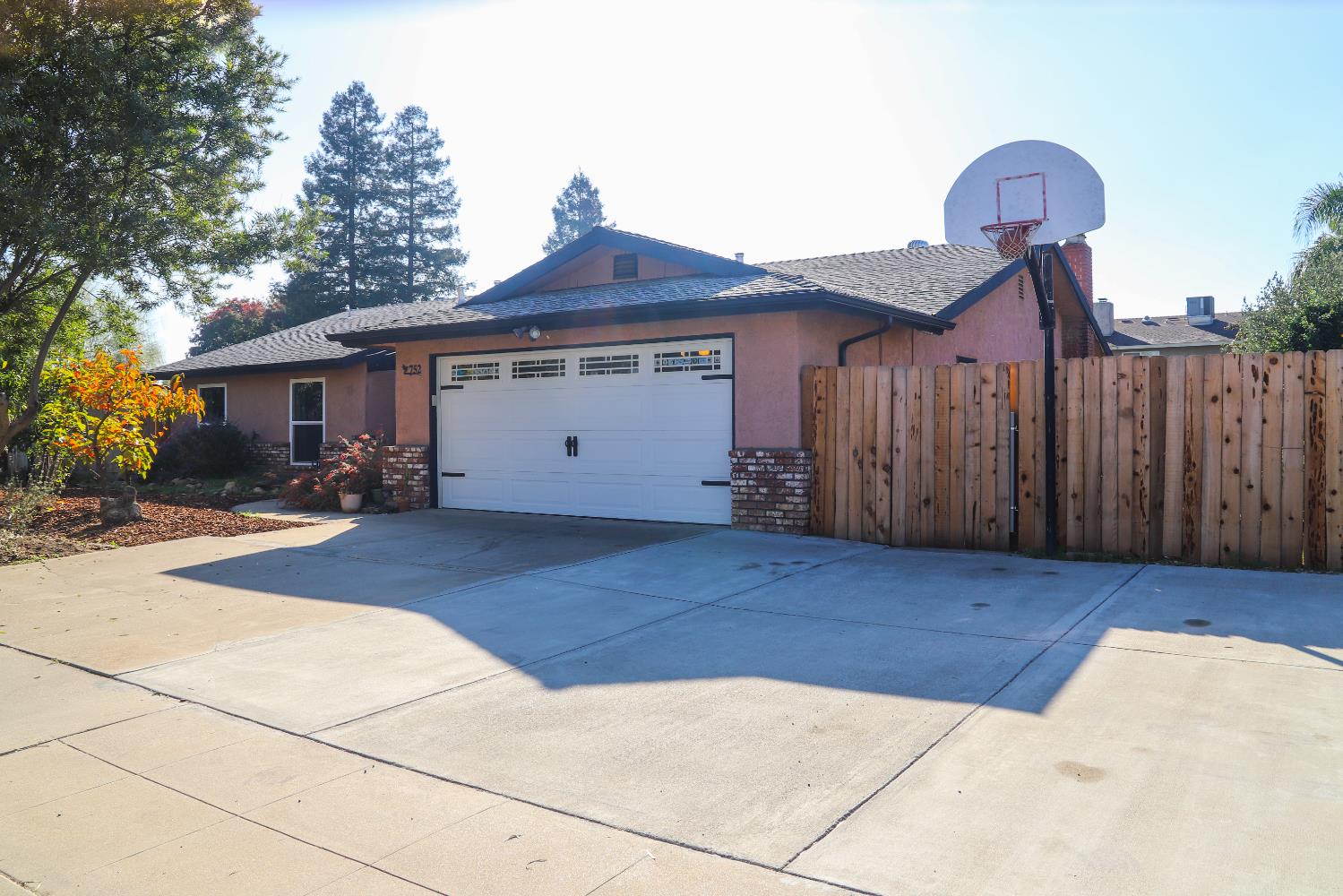 752 W Los Altos Ave, Clovis, CA 93612