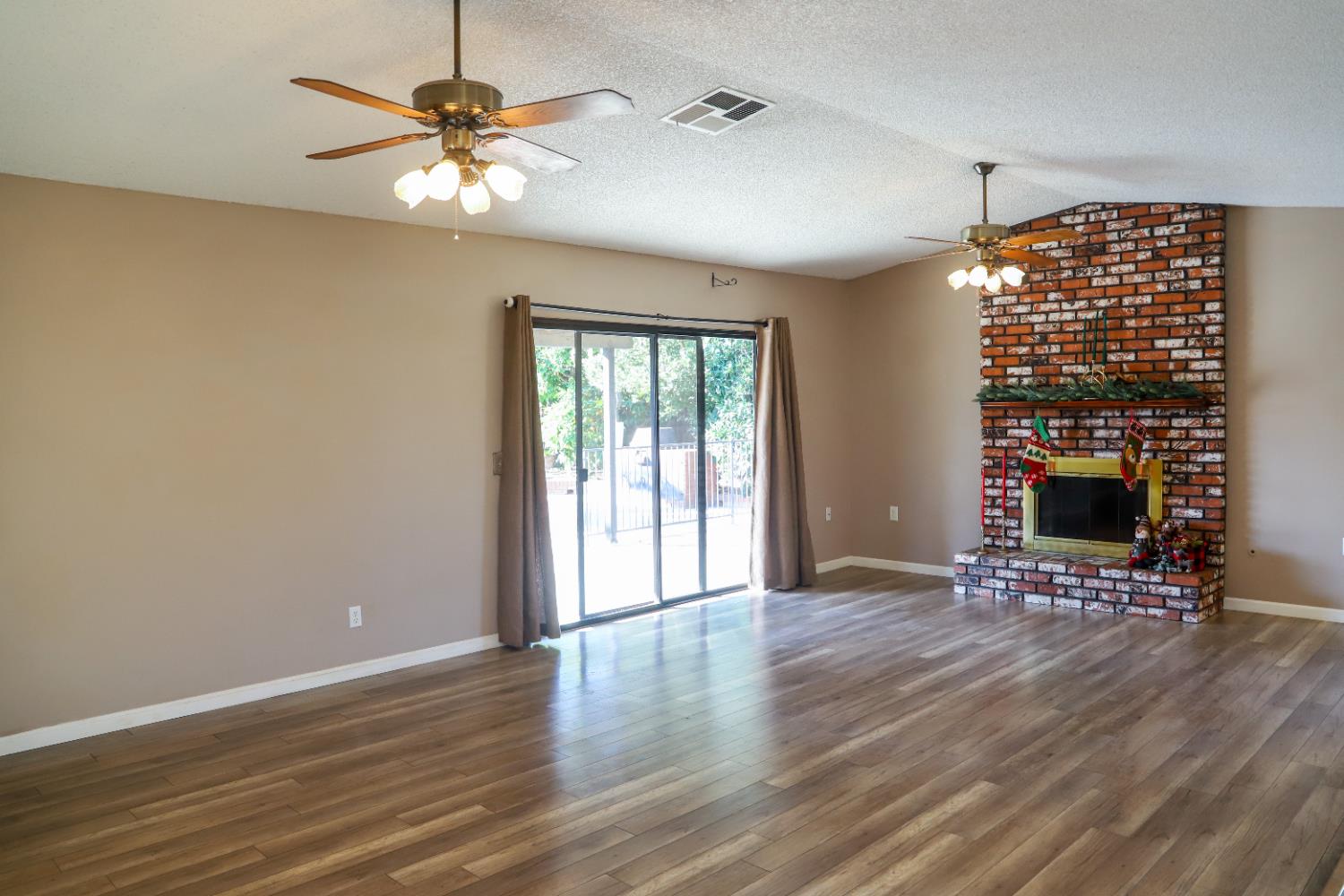 752 W Los Altos Ave, Clovis, CA 93612