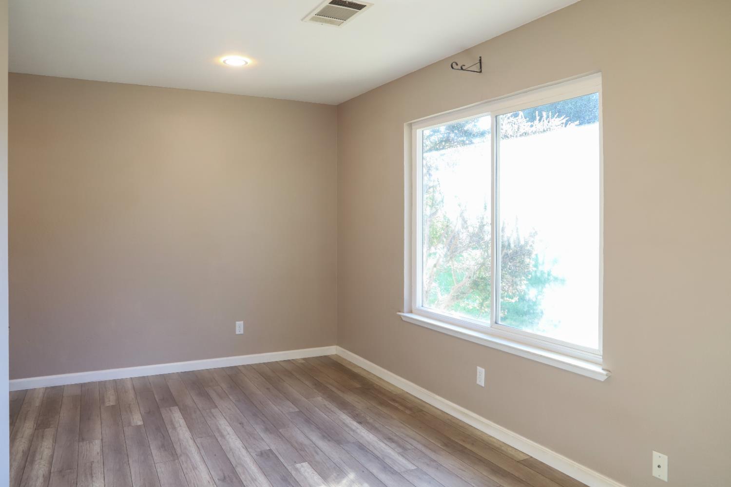 752 W Los Altos Ave, Clovis, CA 93612