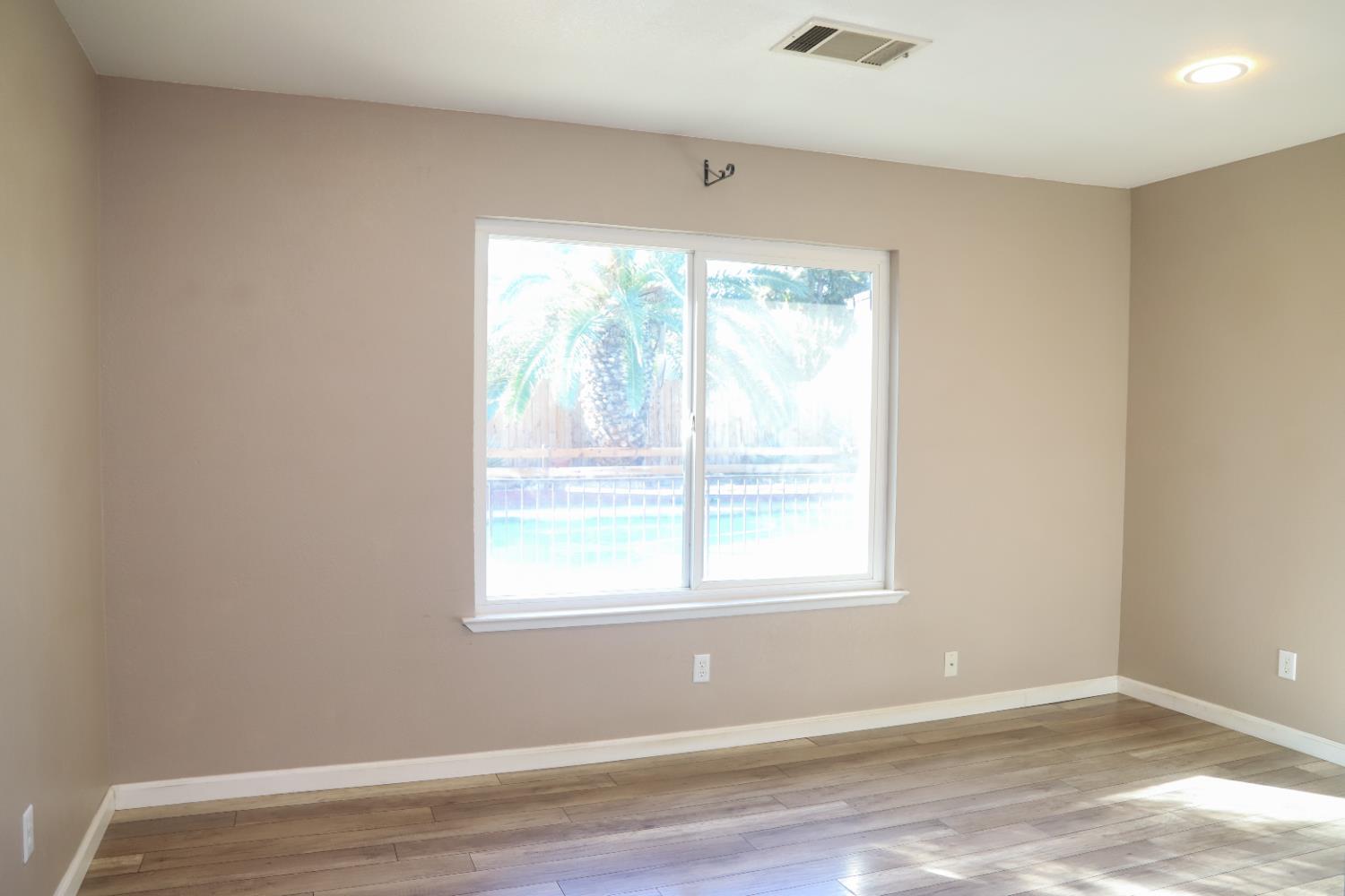 752 W Los Altos Ave, Clovis, CA 93612