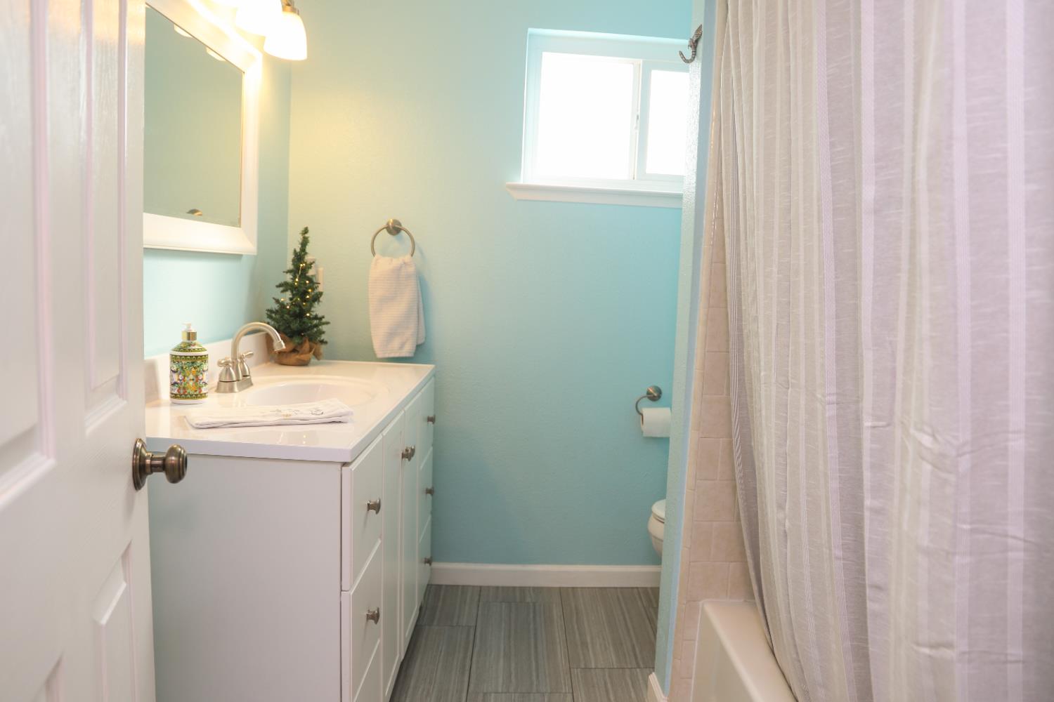 752 W Los Altos Ave, Clovis, CA 93612