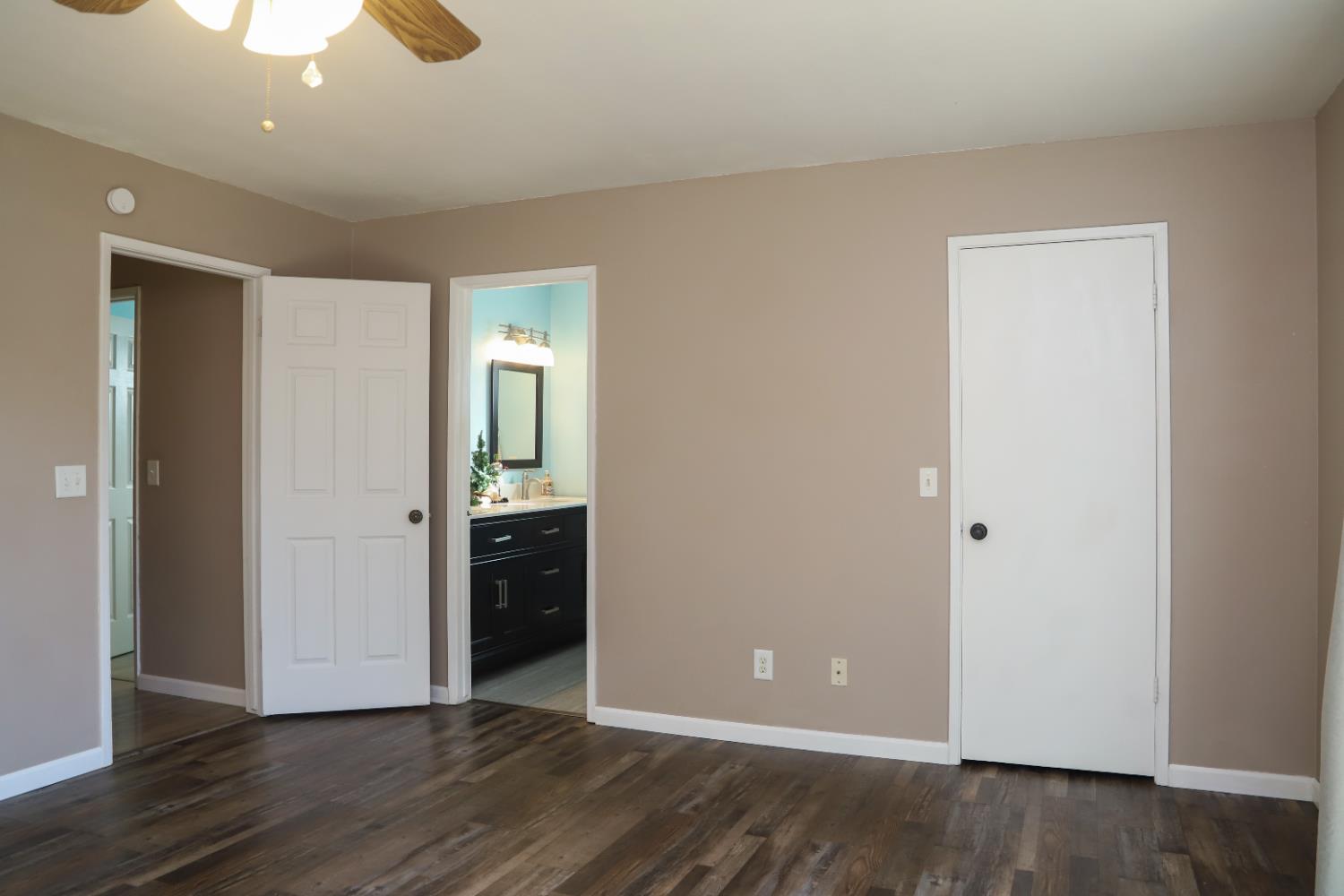 752 W Los Altos Ave, Clovis, CA 93612