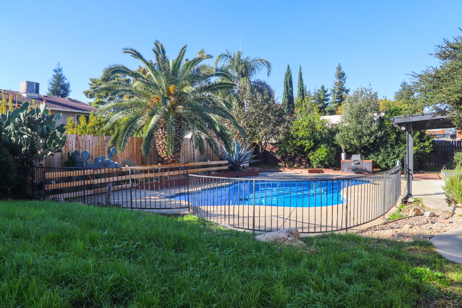 752 W Los Altos Ave, Clovis, CA 93612