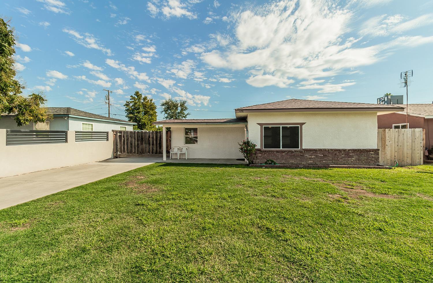 1498 Escalon Ave, Clovis, CA 93611