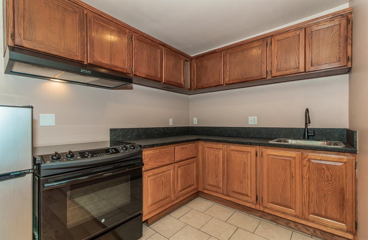 1498 Escalon Ave, Clovis, CA 93611