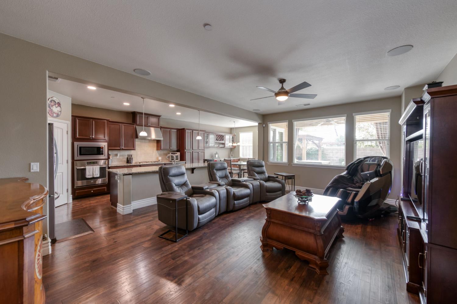 3082 Robinwood Ave, Clovis, CA 93619