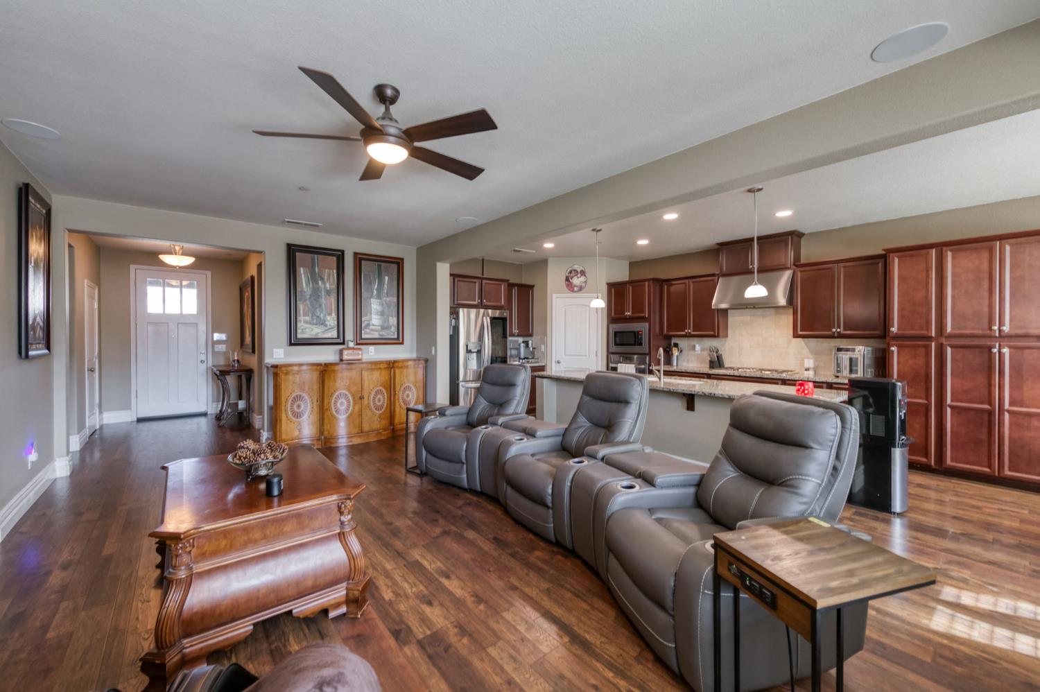 3082 Robinwood Ave, Clovis, CA 93619