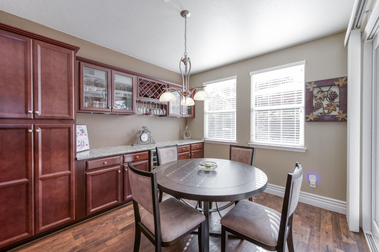 3082 Robinwood Ave, Clovis, CA 93619