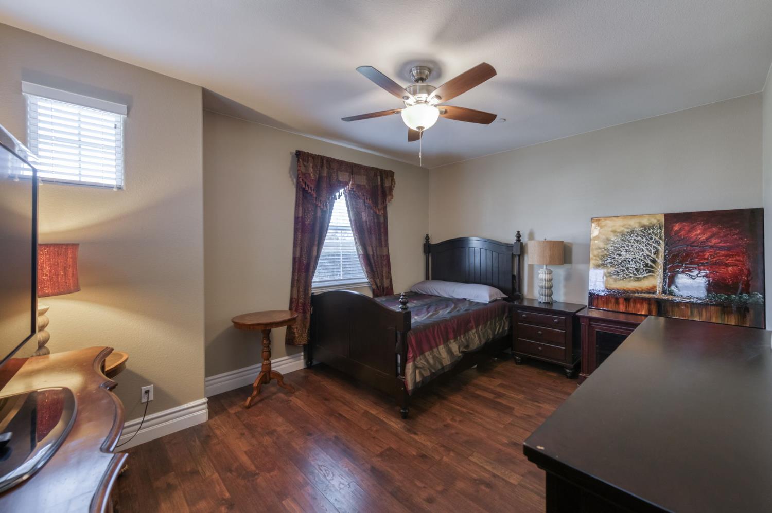 3082 Robinwood Ave, Clovis, CA 93619