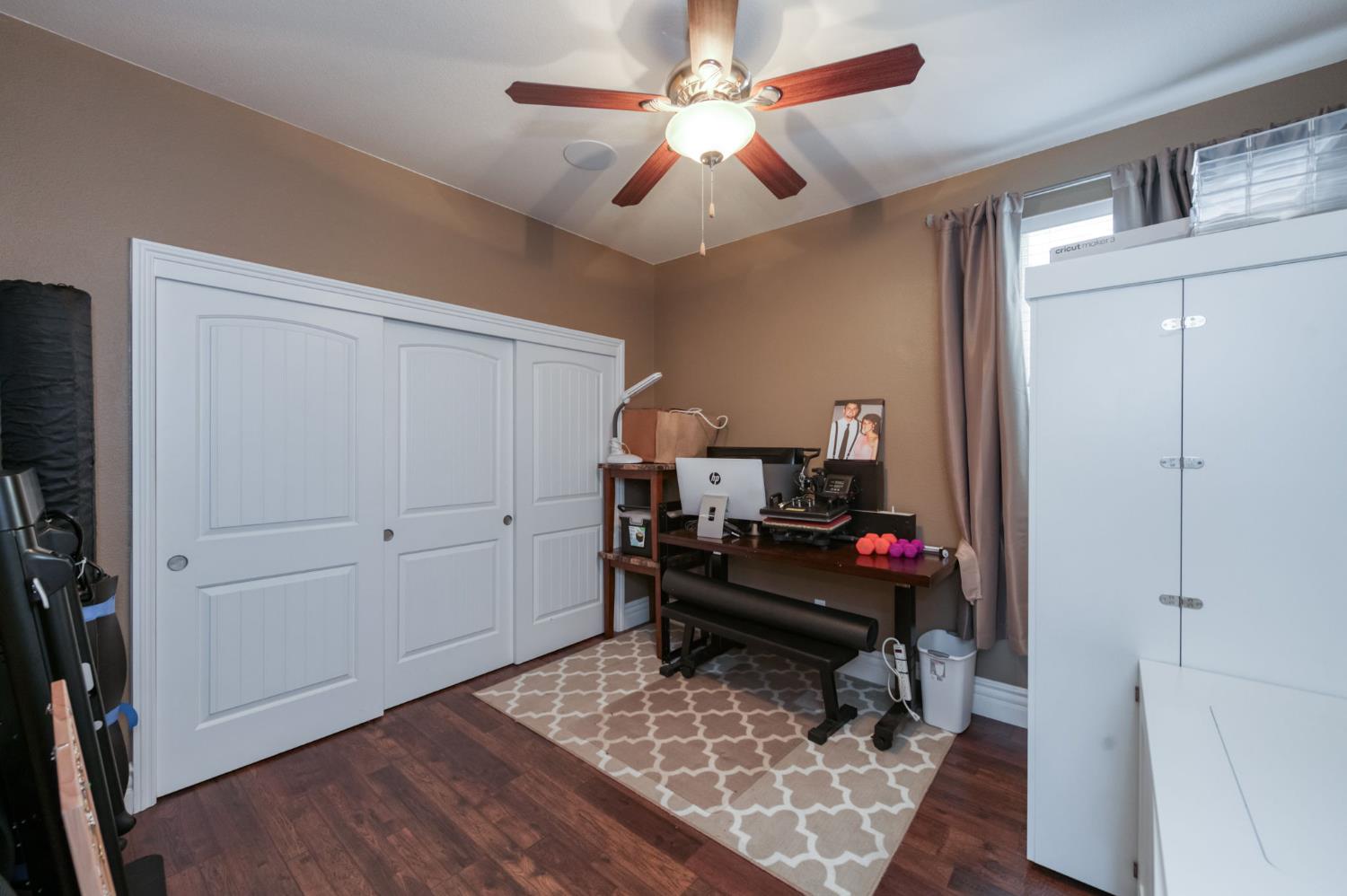 3082 Robinwood Ave, Clovis, CA 93619