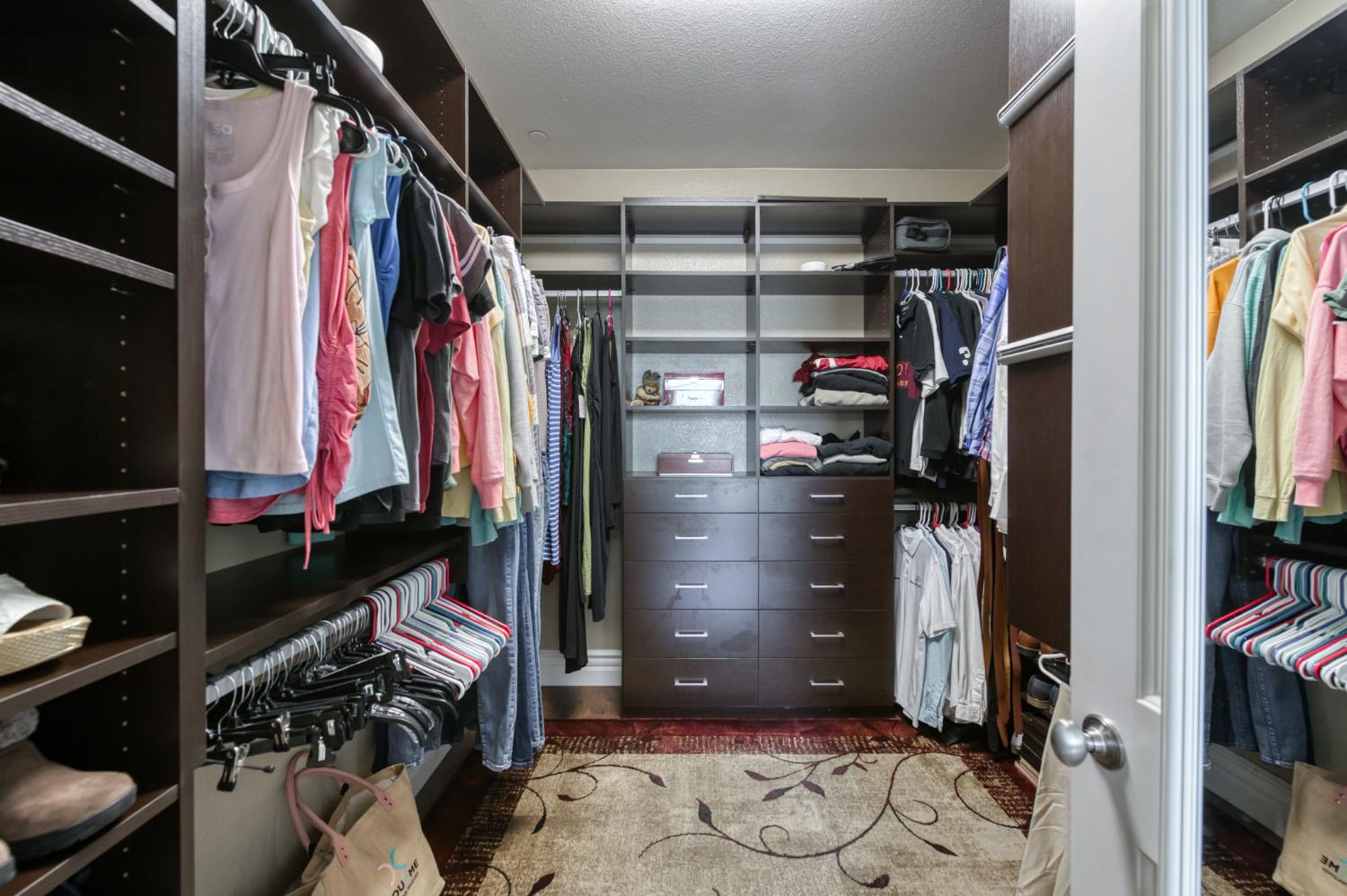 3082 Robinwood Ave, Clovis, CA 93619