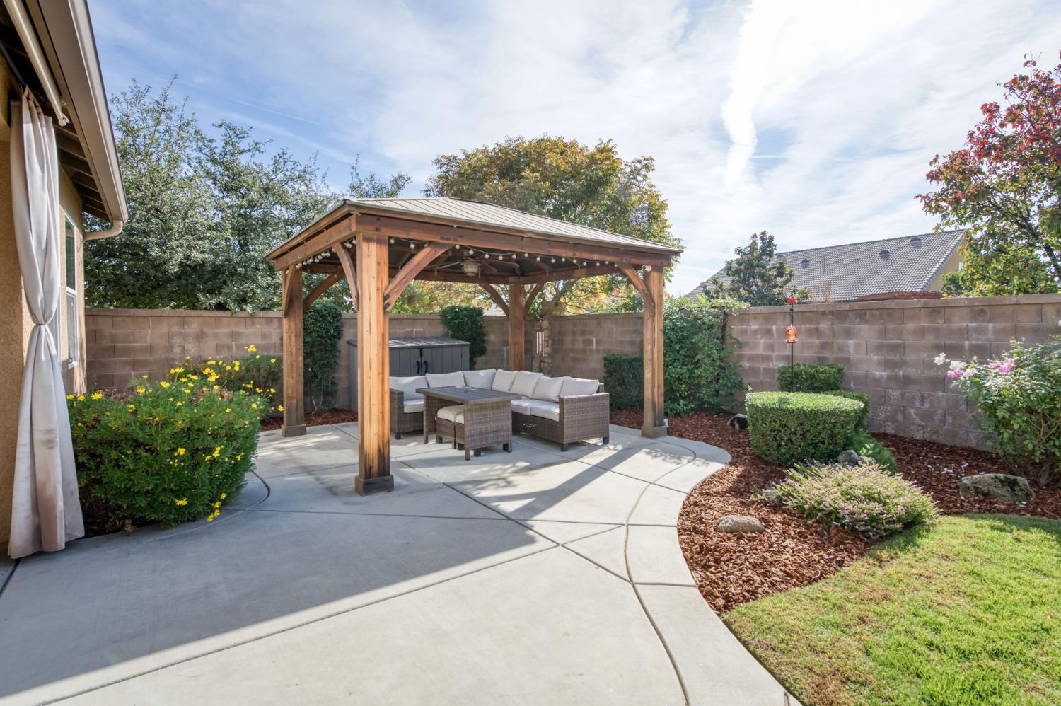 3082 Robinwood Ave, Clovis, CA 93619