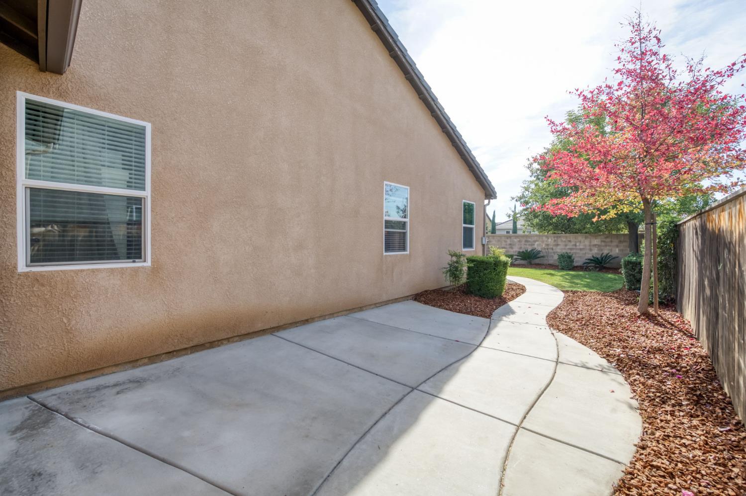 3082 Robinwood Ave, Clovis, CA 93619