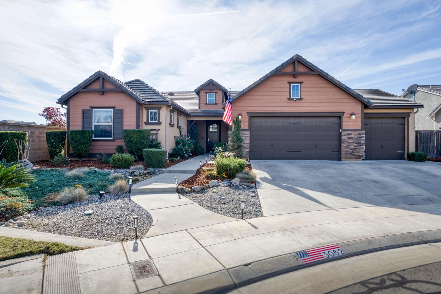 3082 Robinwood Ave, Clovis, CA 93619