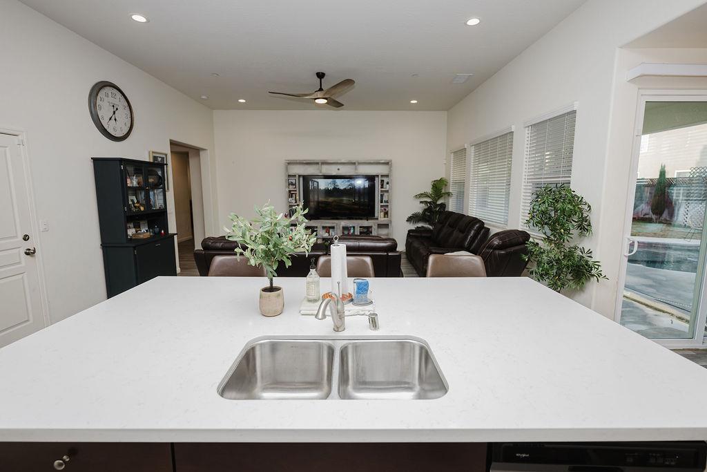 3923 Finchwood Ave, Clovis, CA 93619