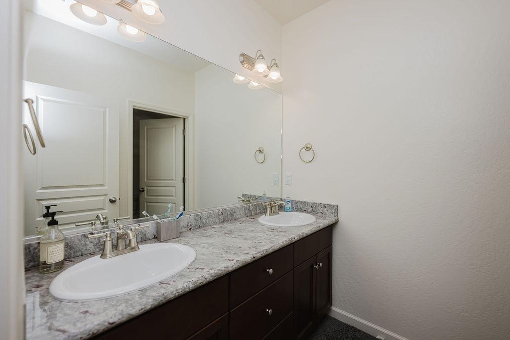 3923 Finchwood Ave, Clovis, CA 93619